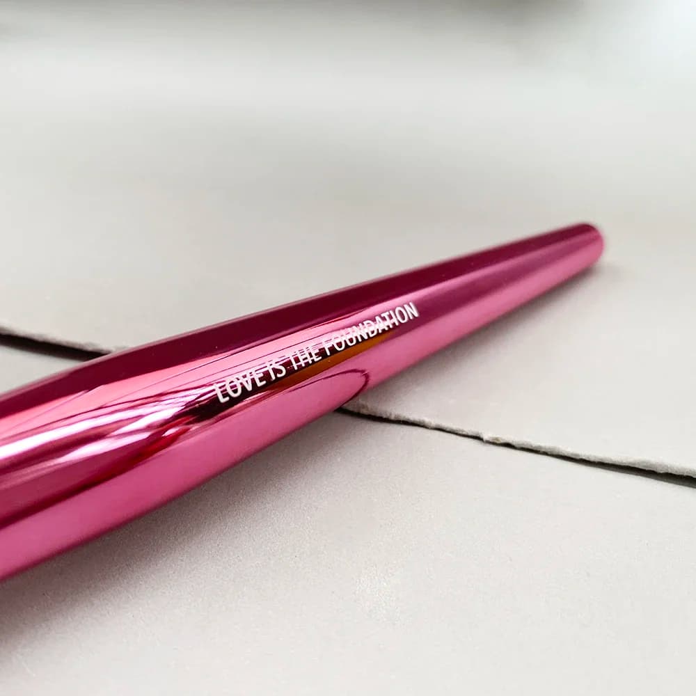 Love Beauty Fully Love is The Foundation Brush Pink Heart-Shaped Flawless Foundation Cream Makeup Brush Beauty Tool