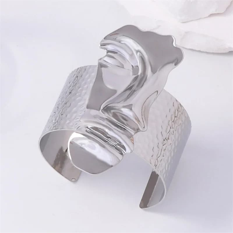 Light Luxury, Unique and Cool Style, Creative Design, Irresistible Temperament, Facial Mask, Jewelry Set