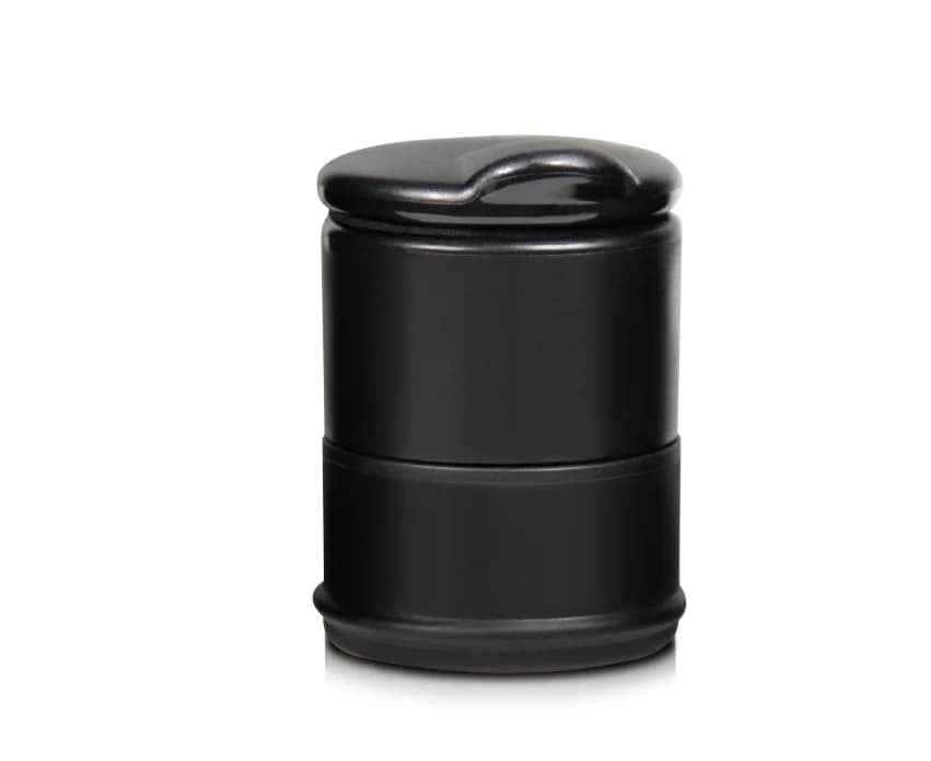 Car accessories Ashtray with lid Plastic portable household products for Toyota Corolla Yaris Tundra Tacoma RAV4 Aygo Avalon