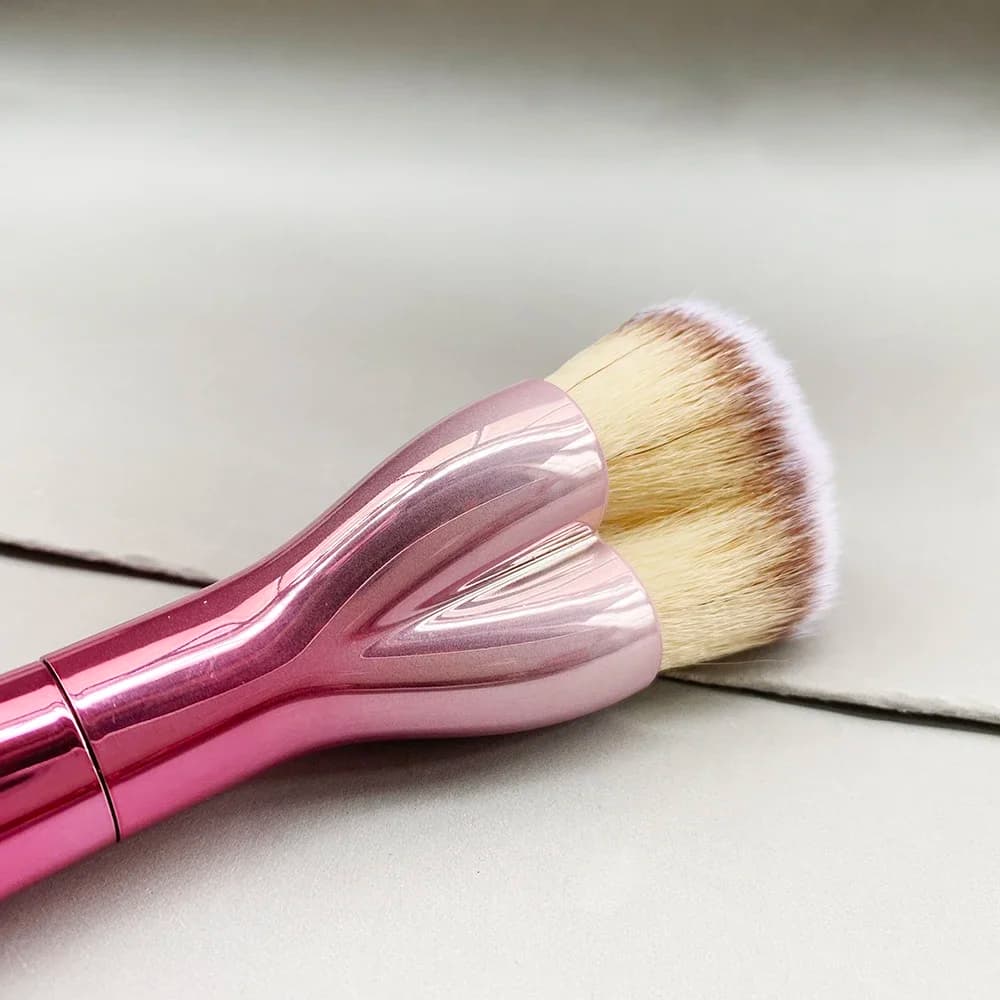 Love Beauty Fully Love is The Foundation Brush Pink Heart-Shaped Flawless Foundation Cream Makeup Brush Beauty Tool