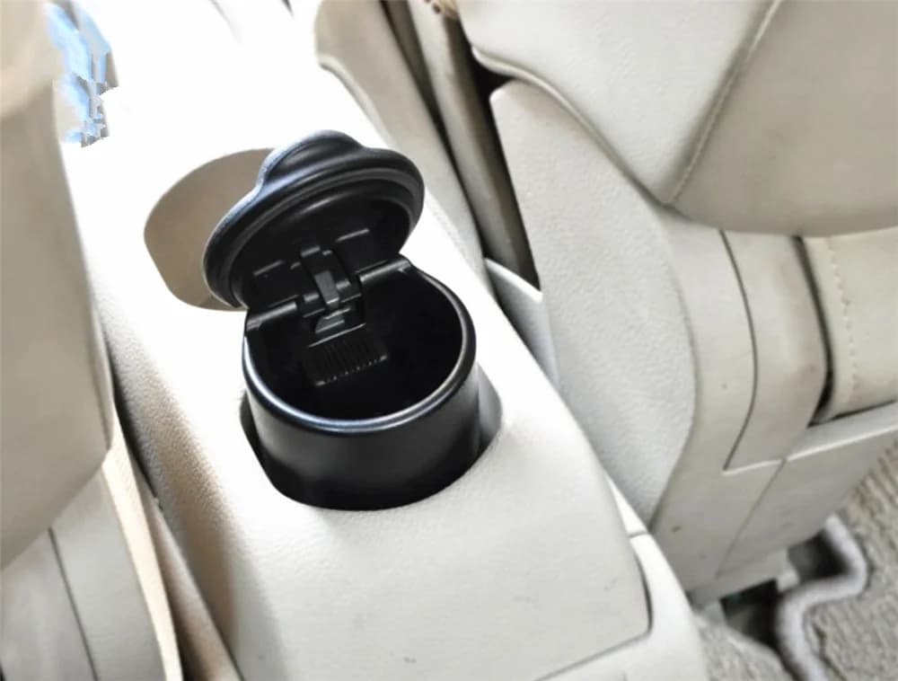 Car accessories Ashtray with lid Plastic portable household products for Toyota Corolla Yaris Tundra Tacoma RAV4 Aygo Avalon