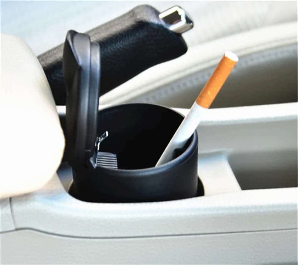 Car accessories Ashtray with lid Plastic portable household products for Toyota Corolla Yaris Tundra Tacoma RAV4 Aygo Avalon