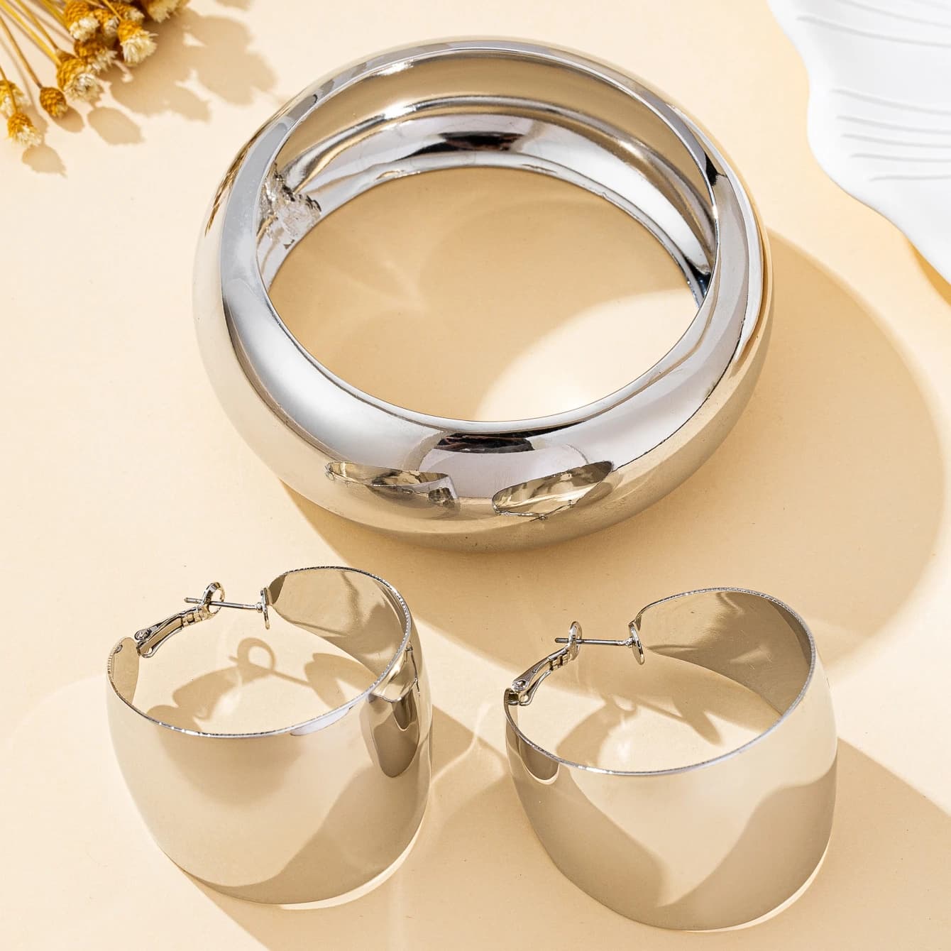 Women's Jewelry Set, Simple and Stylish Glossy Bracelet and Earring Set, Suitable for Daily Wear and Vacation Wear