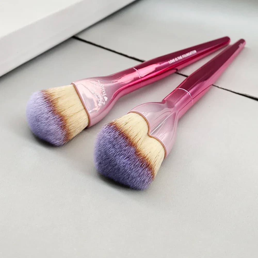 Love Beauty Fully Love is The Foundation Brush Pink Heart-Shaped Flawless Foundation Cream Makeup Brush Beauty Tool
